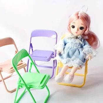 Пластмасова сгъваема табуретка 1; 12 мебели за куклена къща, мини Цветен столче с облегалка, аксесоари за куклата къща, миниатюрни предмети, детски играчки
